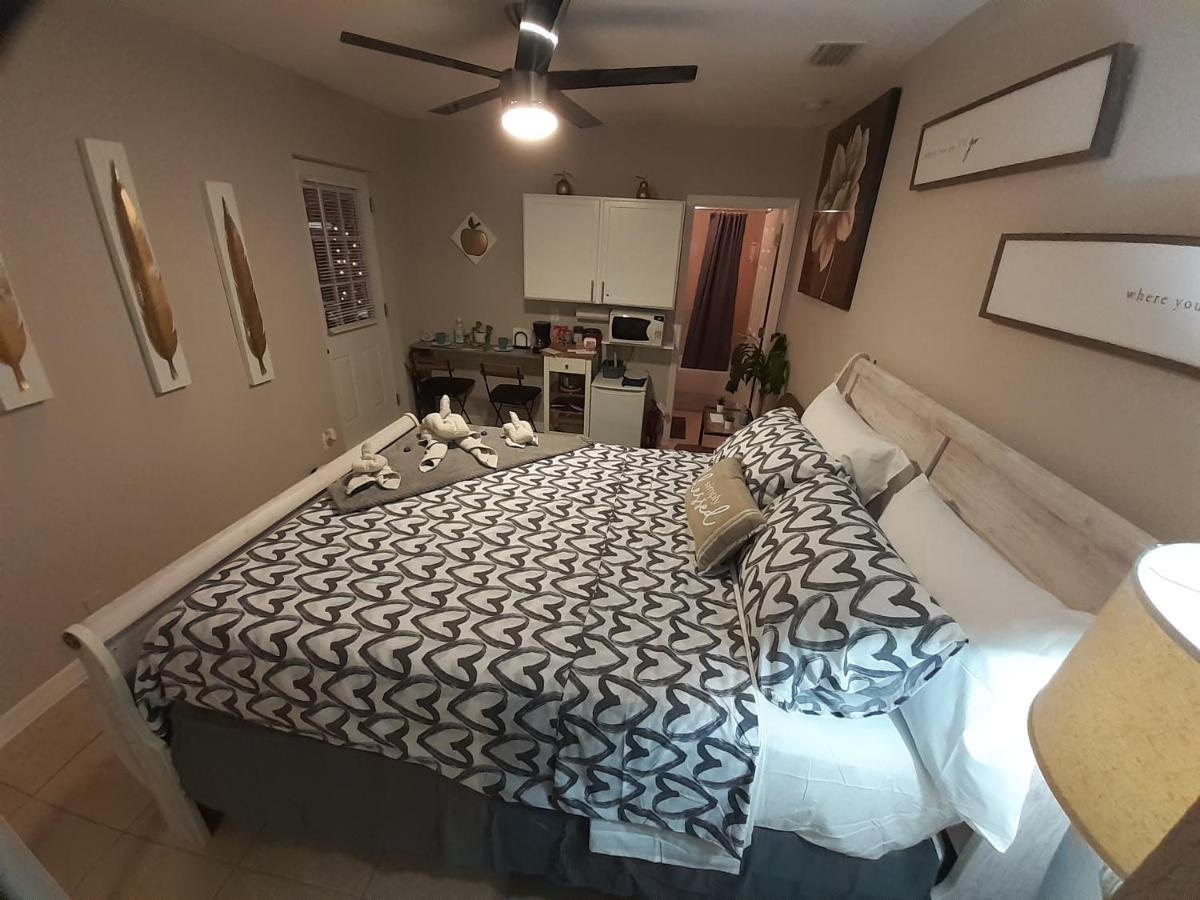 Luxurious Cozy Studio. *